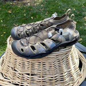 Keen Men’s Sandals EUC